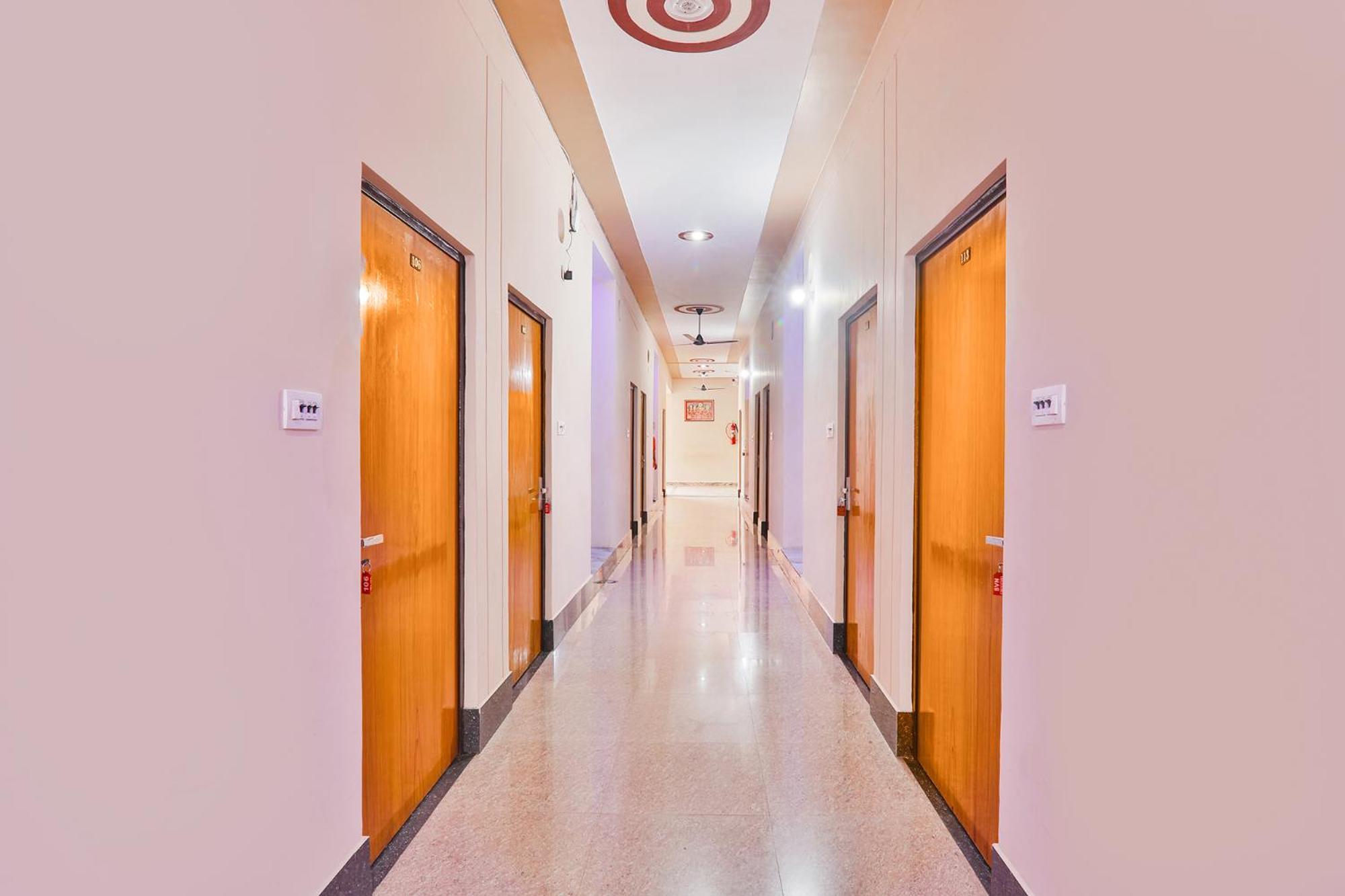 Fabhotel Shree Venkatesh Nileyam Ayodhya エクステリア 写真